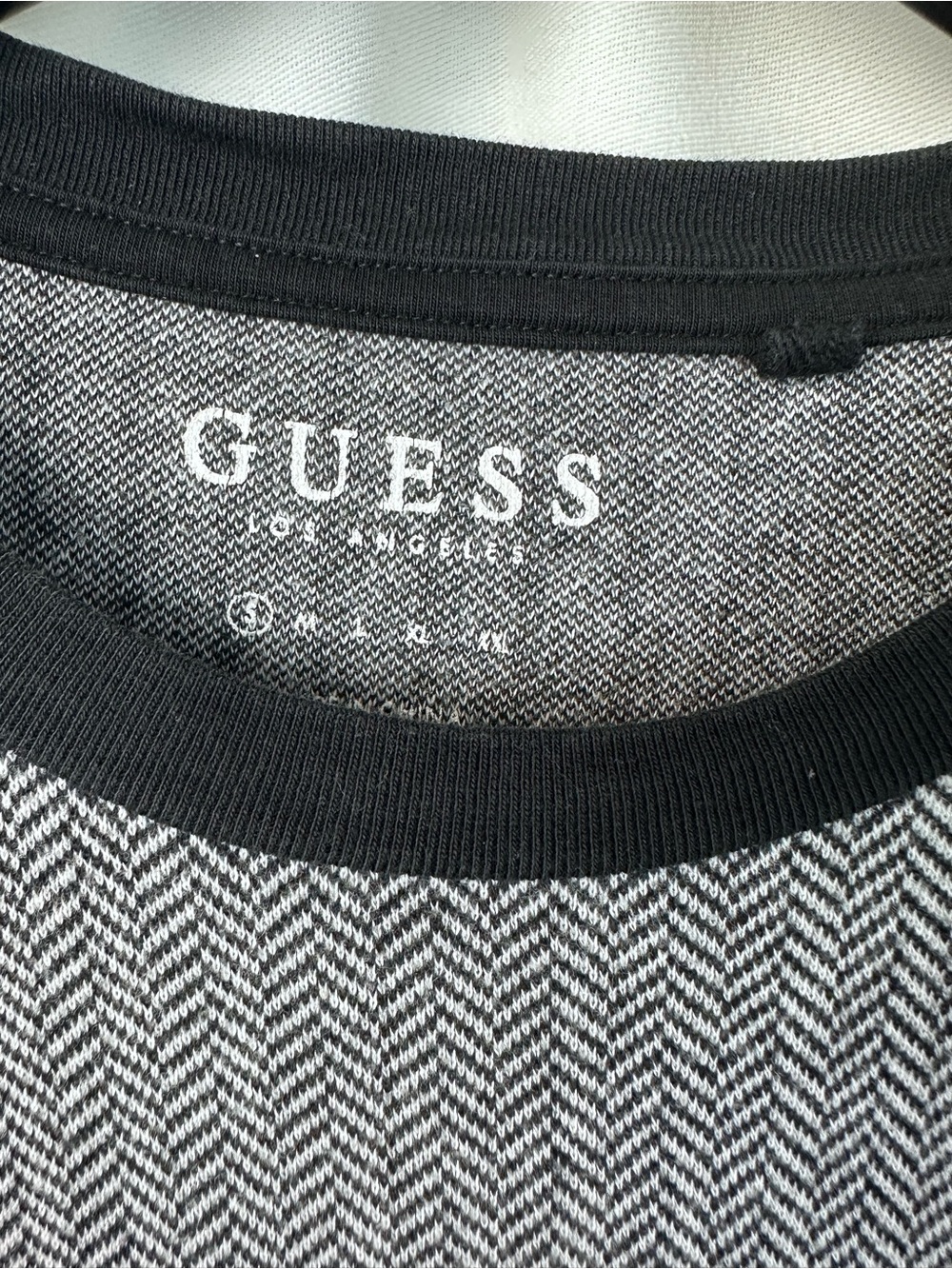 GUESS Black & Gray Men's Short Sleeve Crew Pocket Tee - Picture 4 of 4